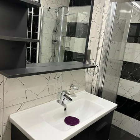House With Views Daire Girne